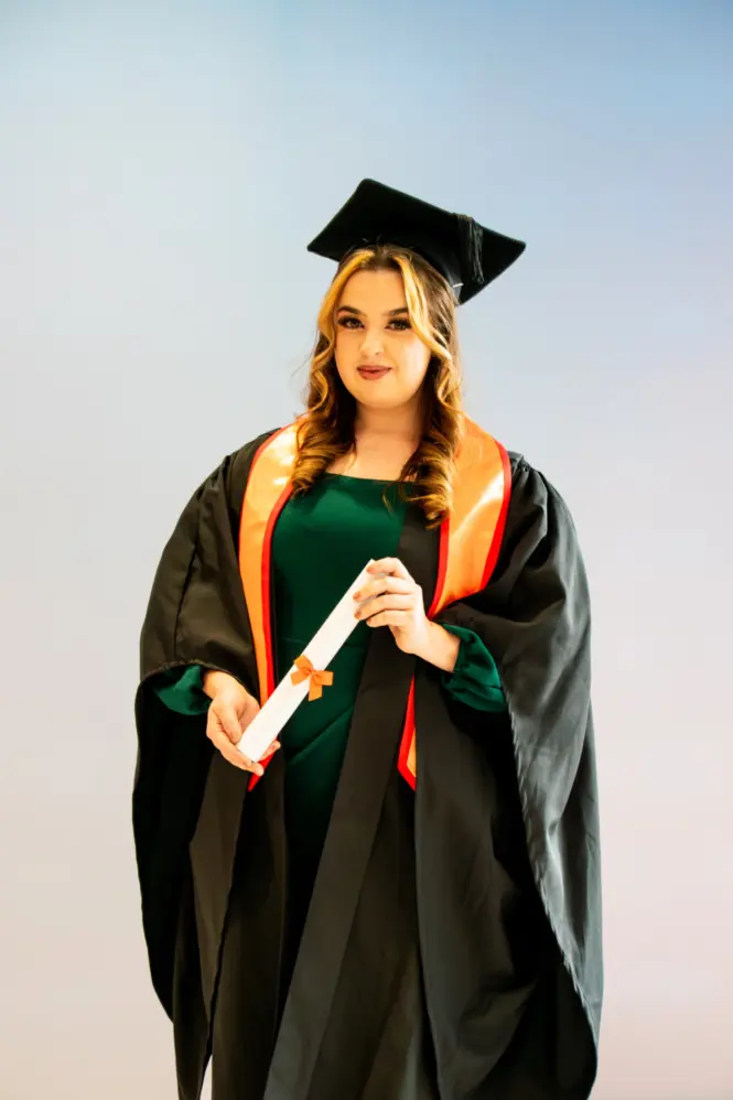 HE GRAD25 PORTRAIT WEB 116