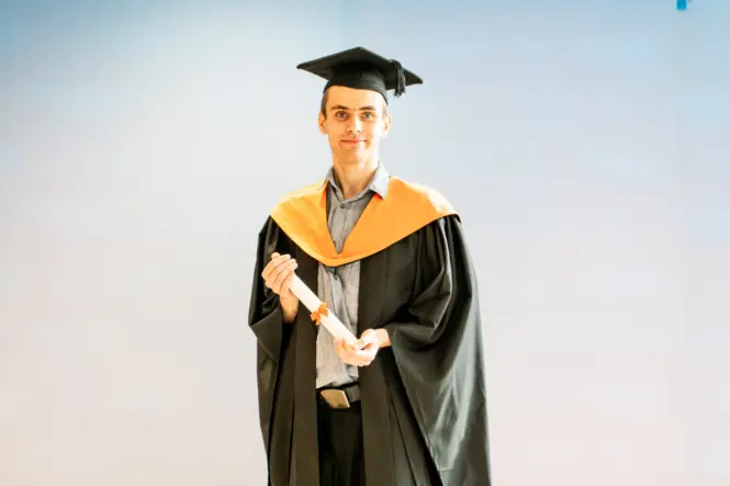 HE GRAD25 PORTRAIT WEB 118