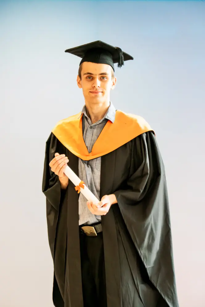 HE GRAD25 PORTRAIT WEB 119