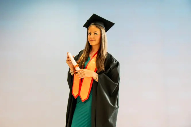 HE GRAD25 PORTRAIT WEB 121