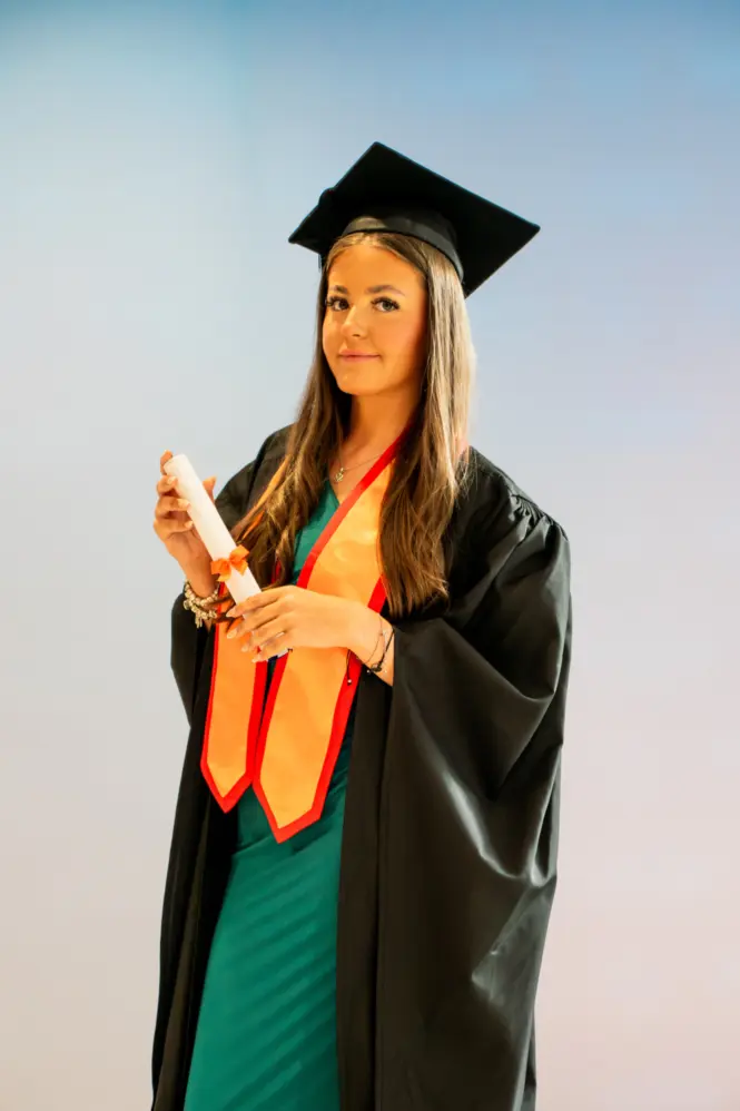 HE GRAD25 PORTRAIT WEB 122