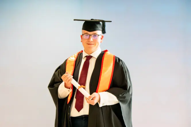 HE GRAD25 PORTRAIT WEB 124