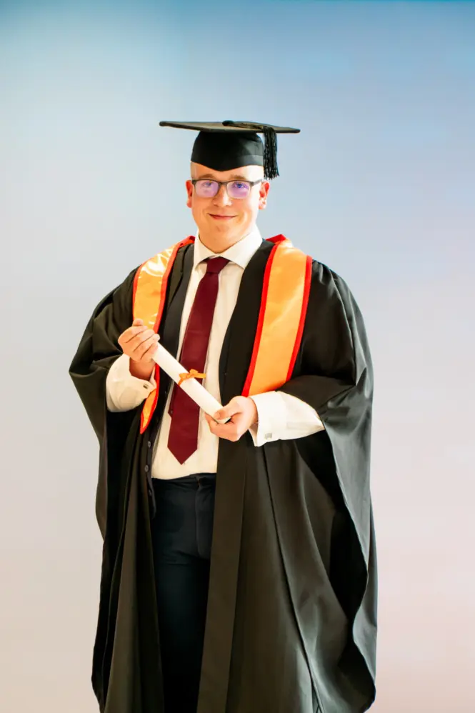 HE GRAD25 PORTRAIT WEB 125