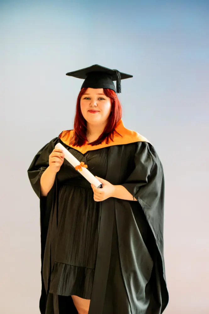 HE GRAD25 PORTRAIT WEB 128