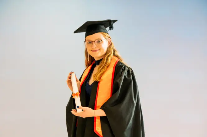 HE GRAD25 PORTRAIT WEB 129