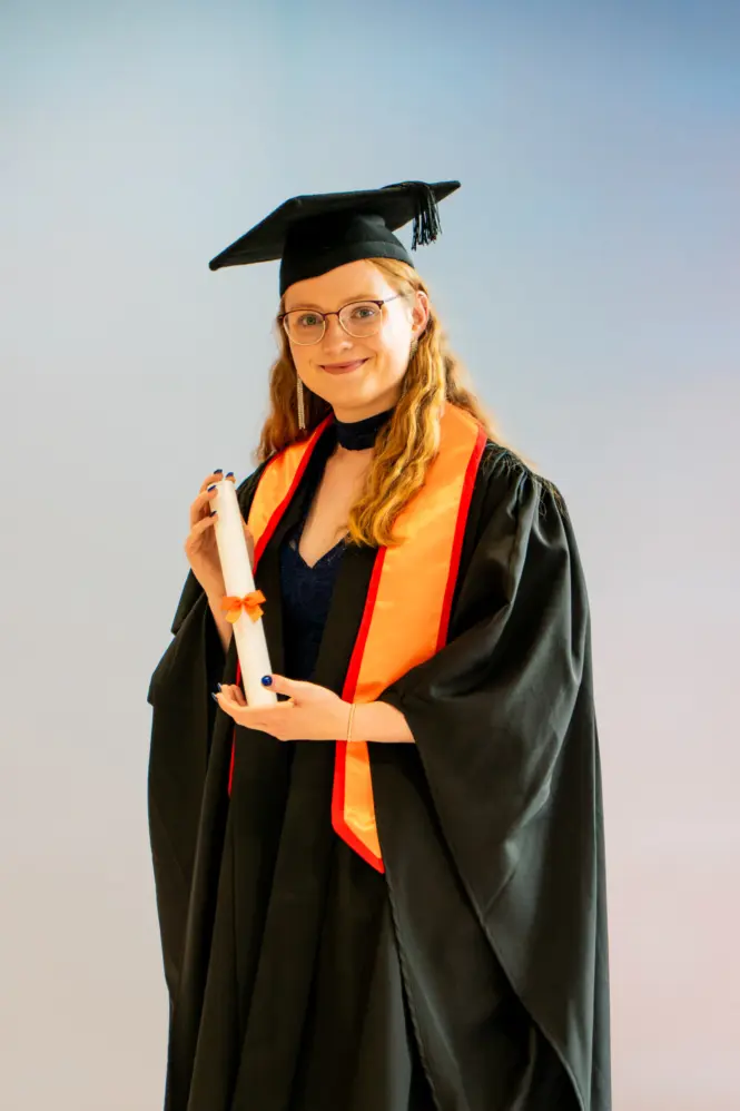 HE GRAD25 PORTRAIT WEB 130