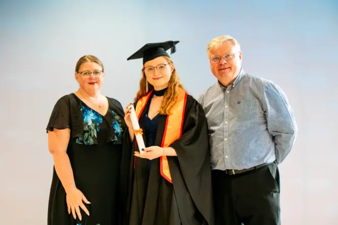 HE GRAD25 PORTRAIT WEB 131