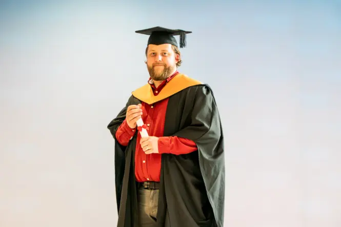 HE GRAD25 PORTRAIT WEB 132