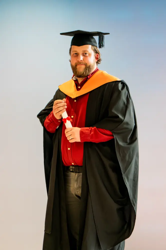 HE GRAD25 PORTRAIT WEB 133