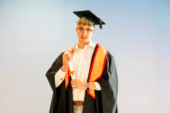 HE GRAD25 PORTRAIT WEB 135