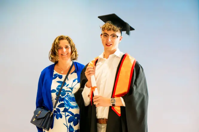 HE GRAD25 PORTRAIT WEB 137