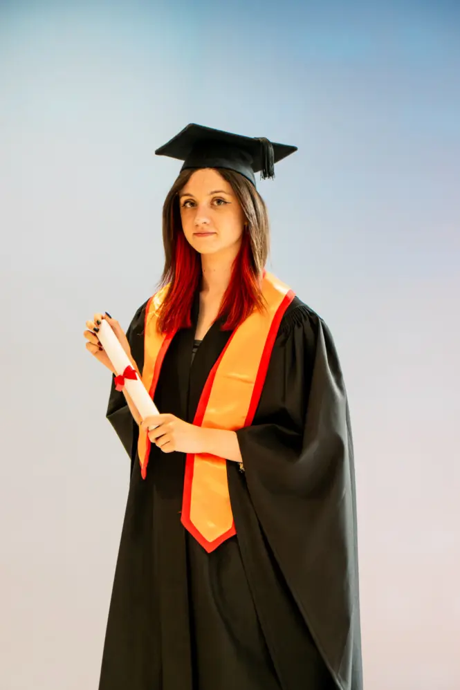 HE GRAD25 PORTRAIT WEB 139