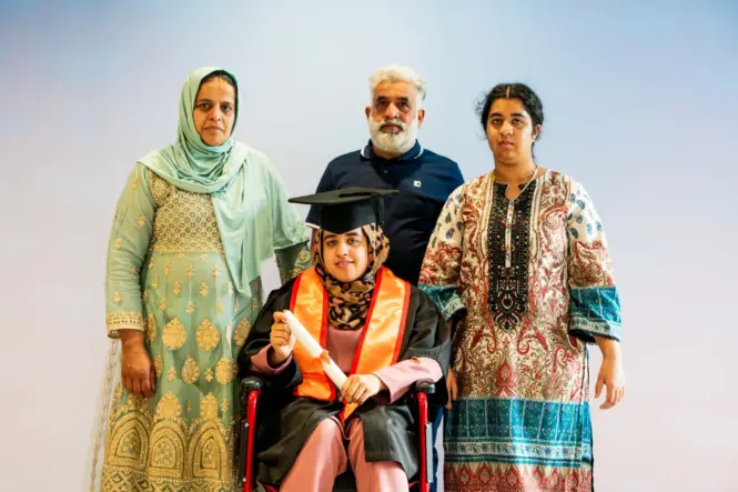 HE GRAD25 PORTRAIT WEB 142