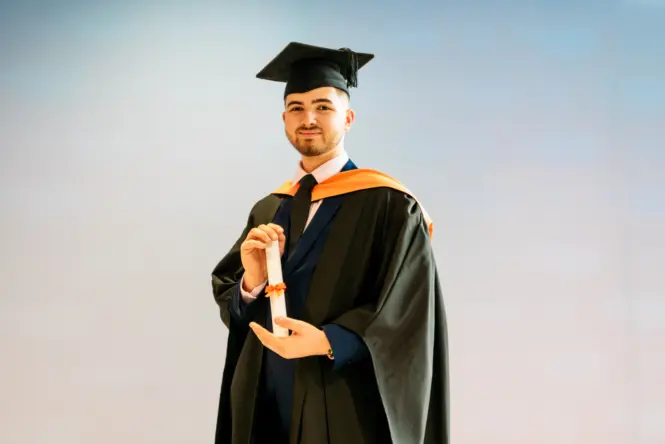 HE GRAD25 PORTRAIT WEB 143