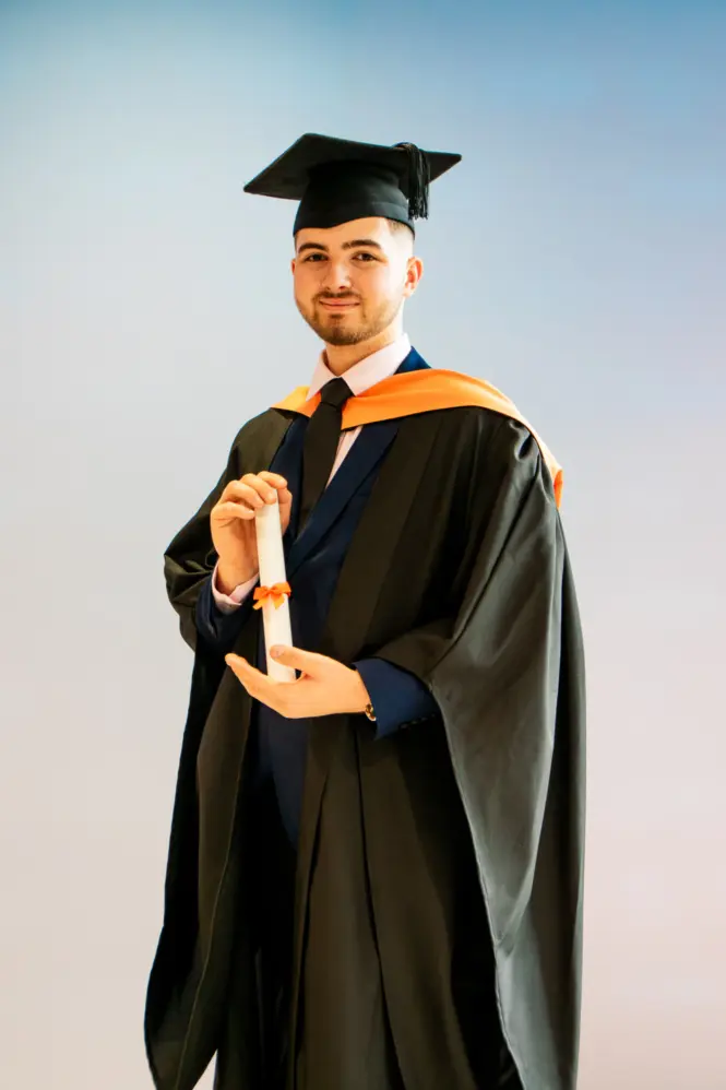 HE GRAD25 PORTRAIT WEB 144