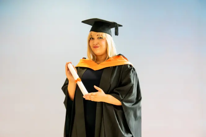 HE GRAD25 PORTRAIT WEB 145