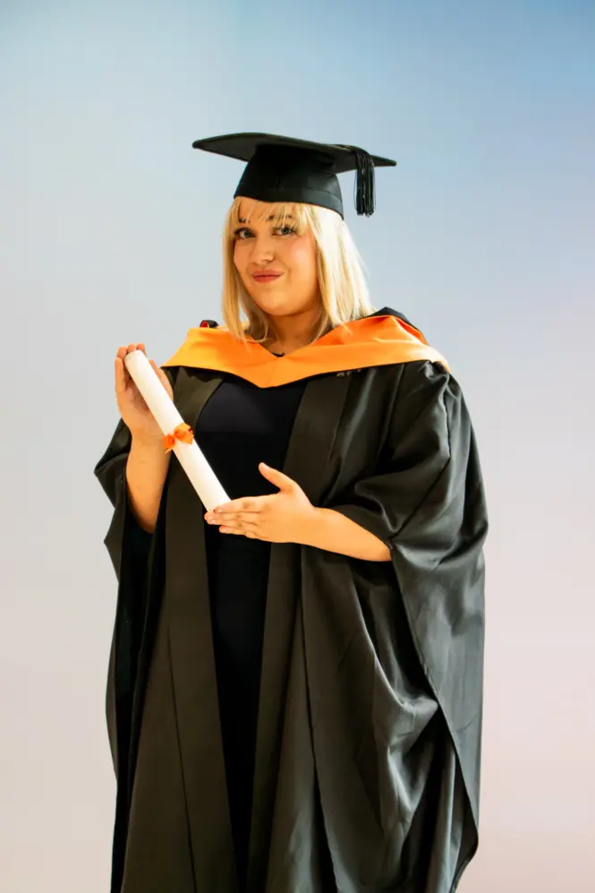 HE GRAD25 PORTRAIT WEB 146