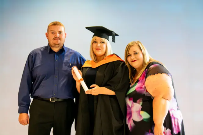 HE GRAD25 PORTRAIT WEB 147