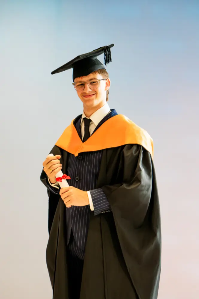 HE GRAD25 PORTRAIT WEB 149