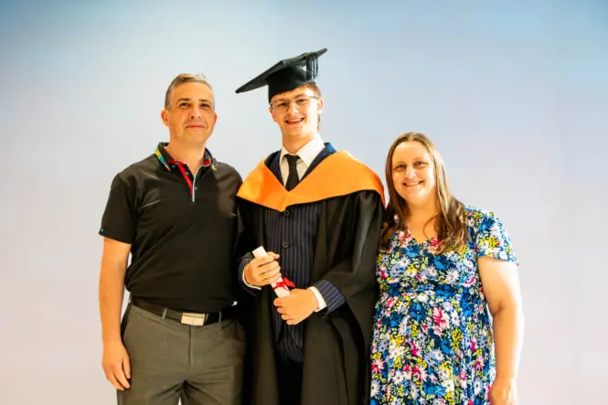 HE GRAD25 PORTRAIT WEB 150