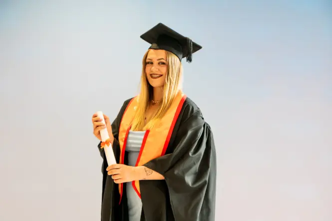 HE GRAD25 PORTRAIT WEB 152