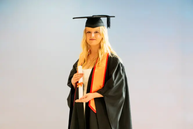 HE GRAD25 PORTRAIT WEB 155