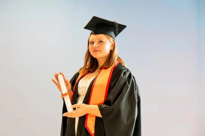 HE GRAD25 PORTRAIT WEB 158