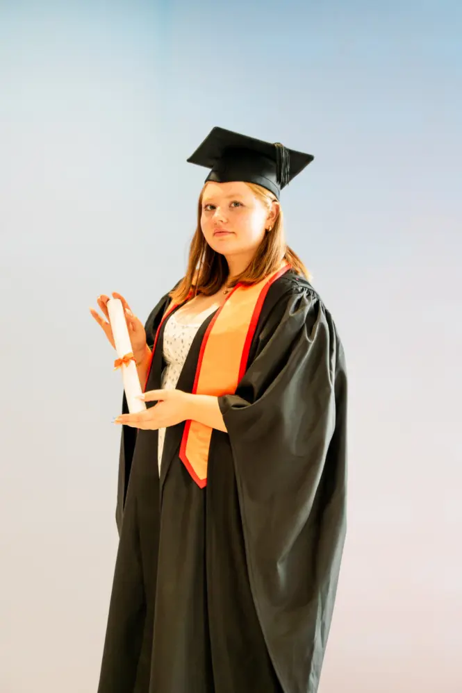 HE GRAD25 PORTRAIT WEB 159