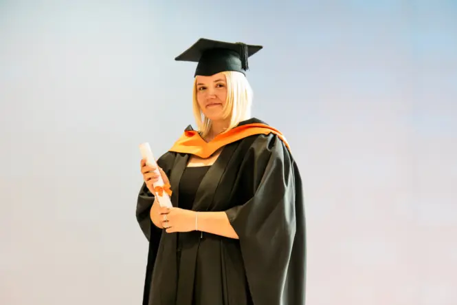 HE GRAD25 PORTRAIT WEB 160