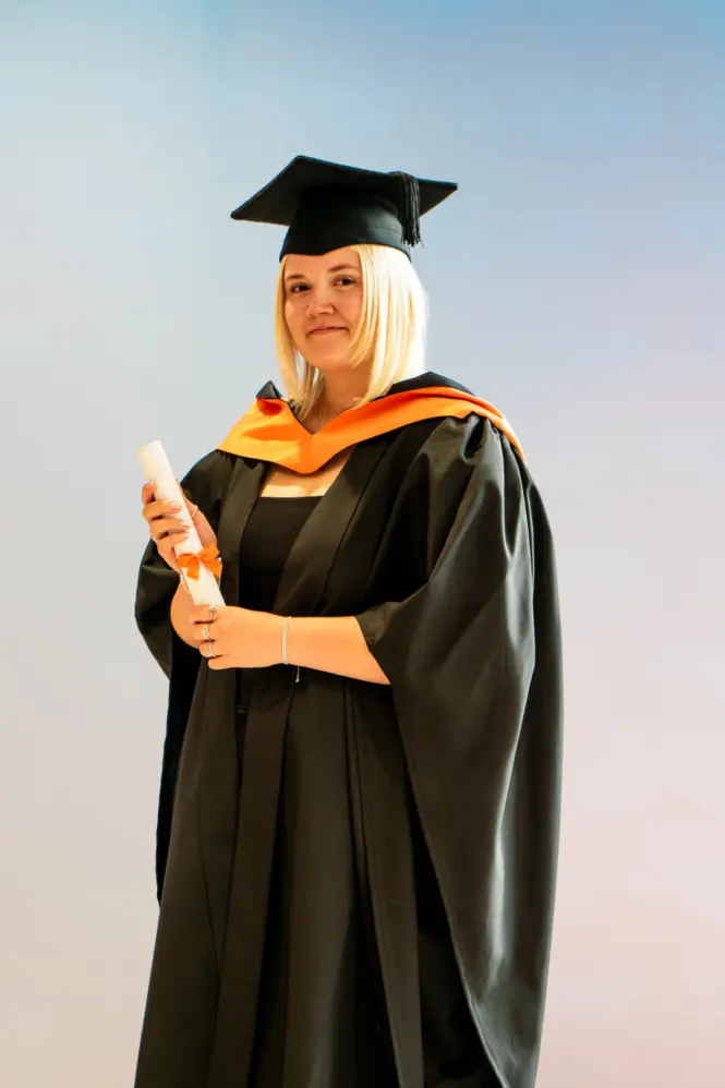 HE GRAD25 PORTRAIT WEB 161