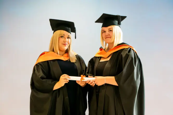 HE GRAD25 PORTRAIT WEB 162