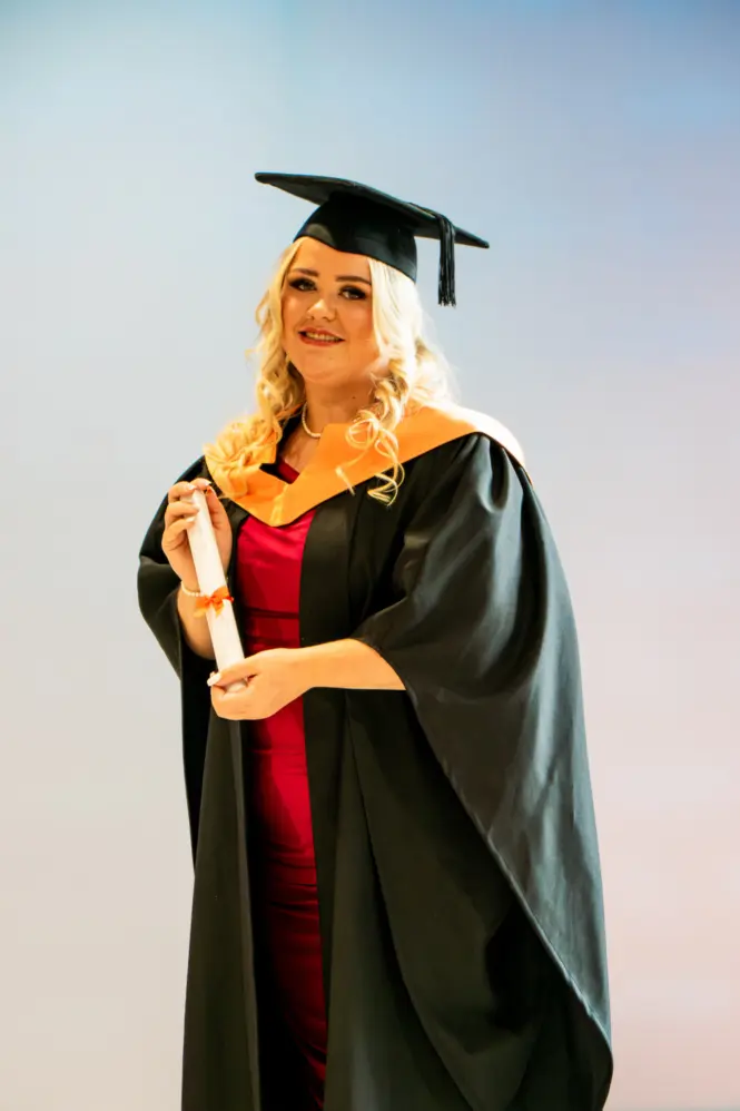 HE GRAD25 PORTRAIT WEB 165