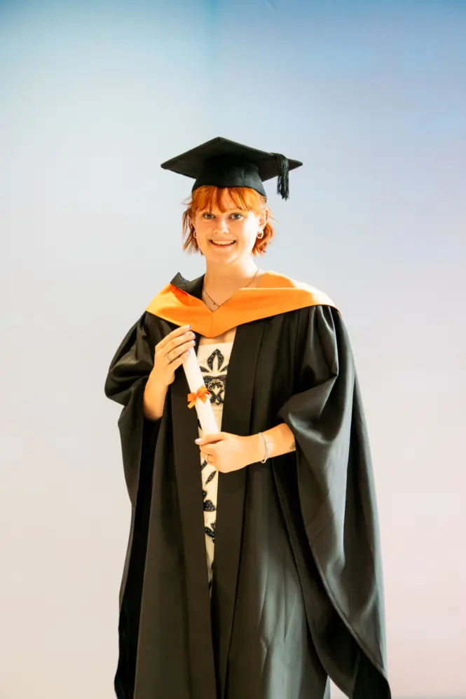 HE GRAD25 PORTRAIT WEB 168