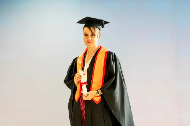 HE GRAD25 PORTRAIT WEB 170