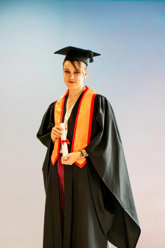 HE GRAD25 PORTRAIT WEB 171