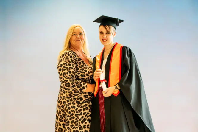 HE GRAD25 PORTRAIT WEB 172