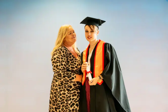 HE GRAD25 PORTRAIT WEB 173