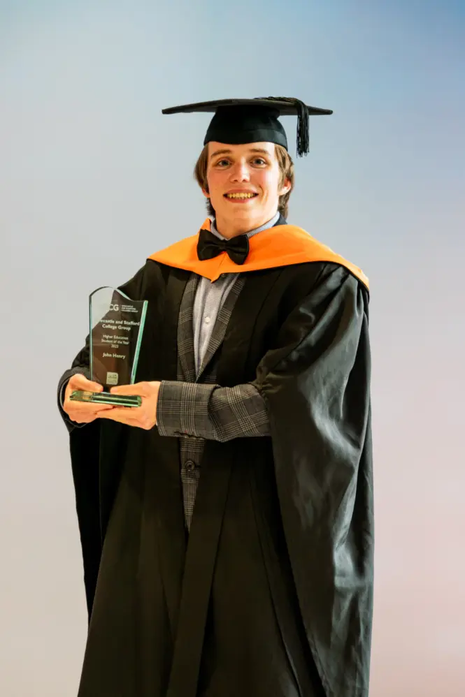 HE GRAD25 PORTRAIT WEB 176