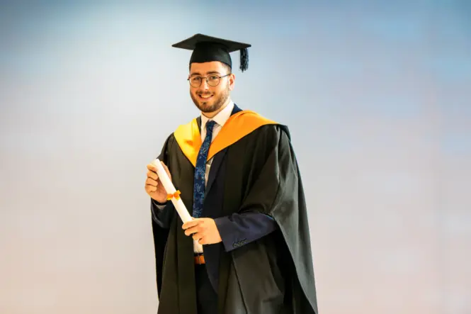 HE GRAD25 PORTRAIT WEB 1