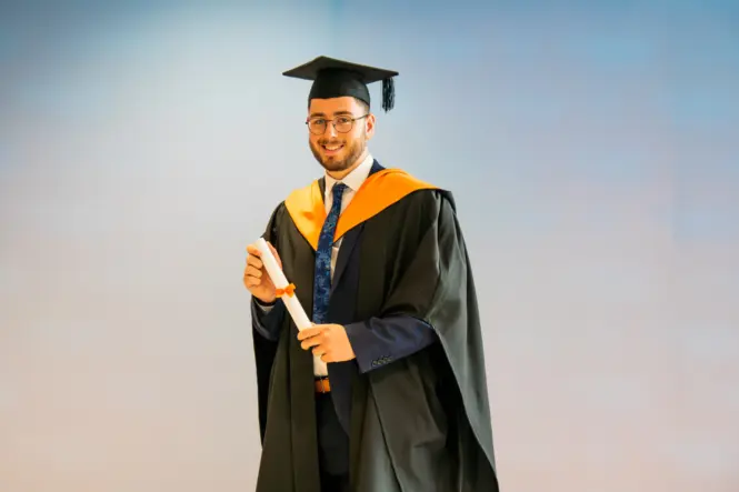 HE GRAD25 PORTRAIT WEB 2