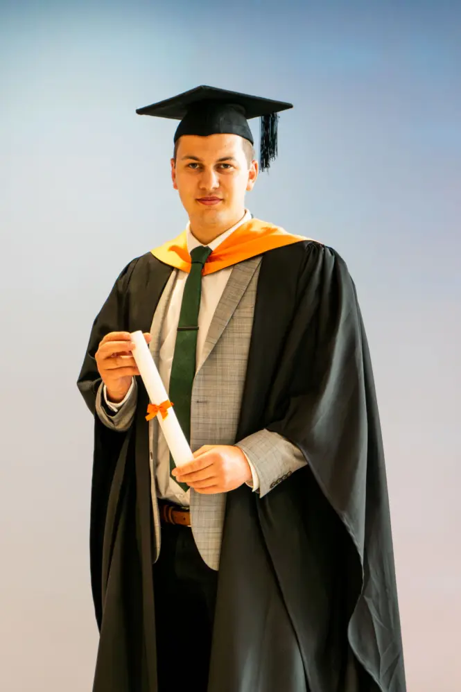 HE GRAD25 PORTRAIT WEB 7
