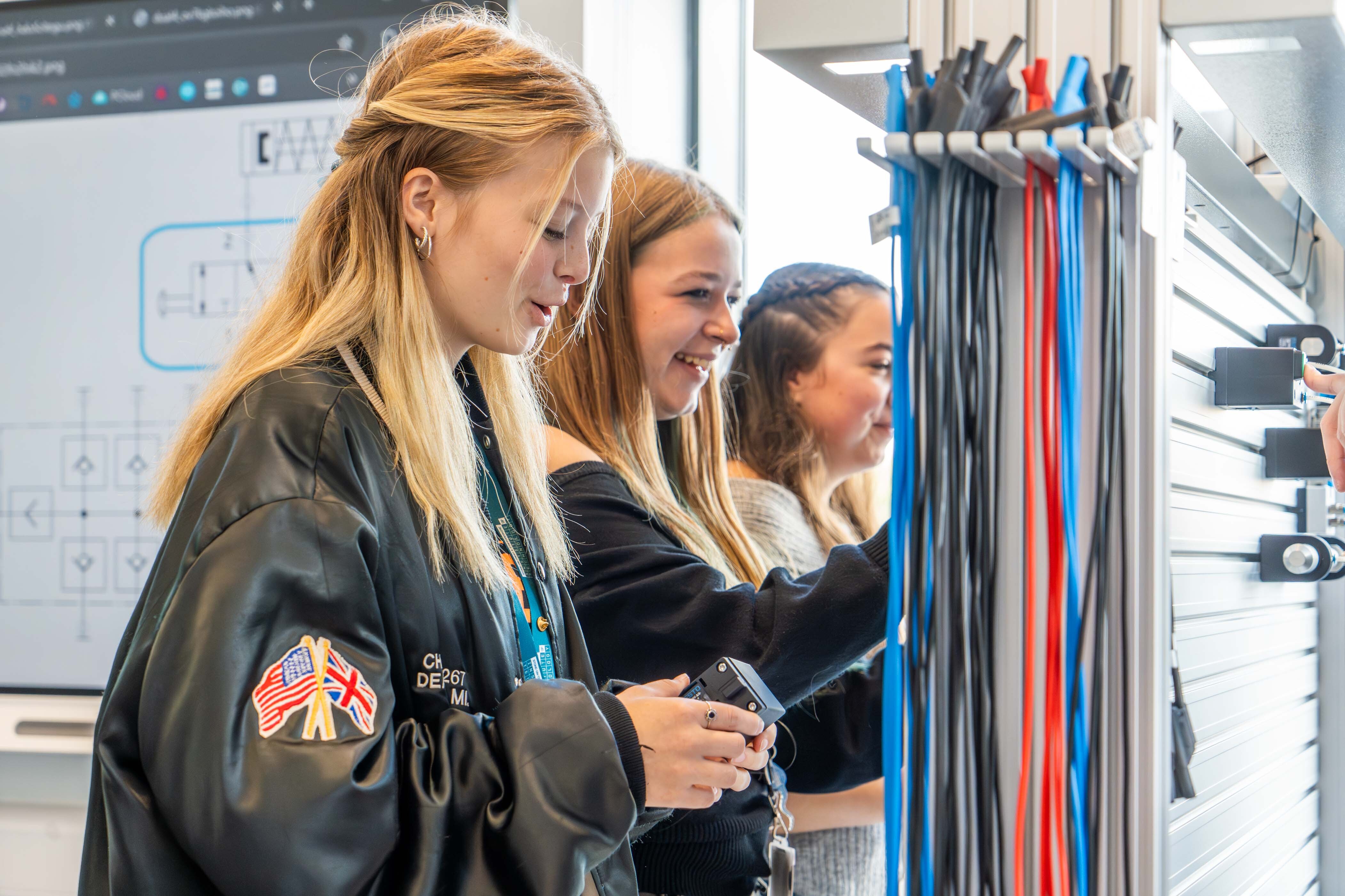 MANUFACTURING DAY WEB 72