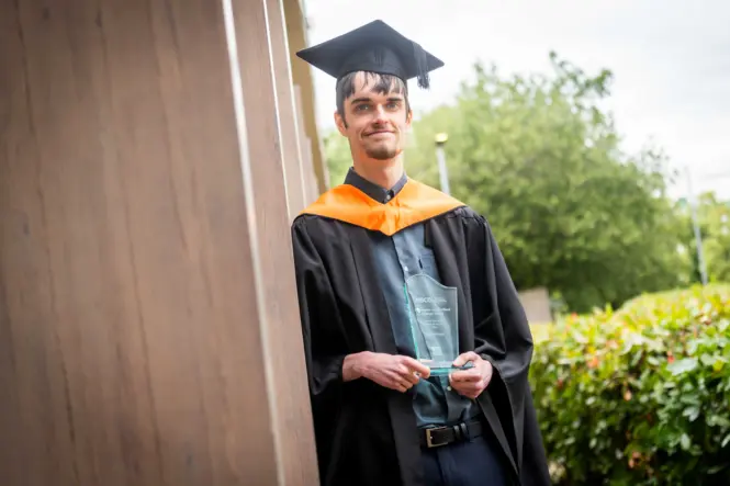 HE GRADUATION web 182