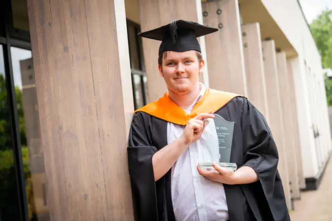 HE GRADUATION web 176