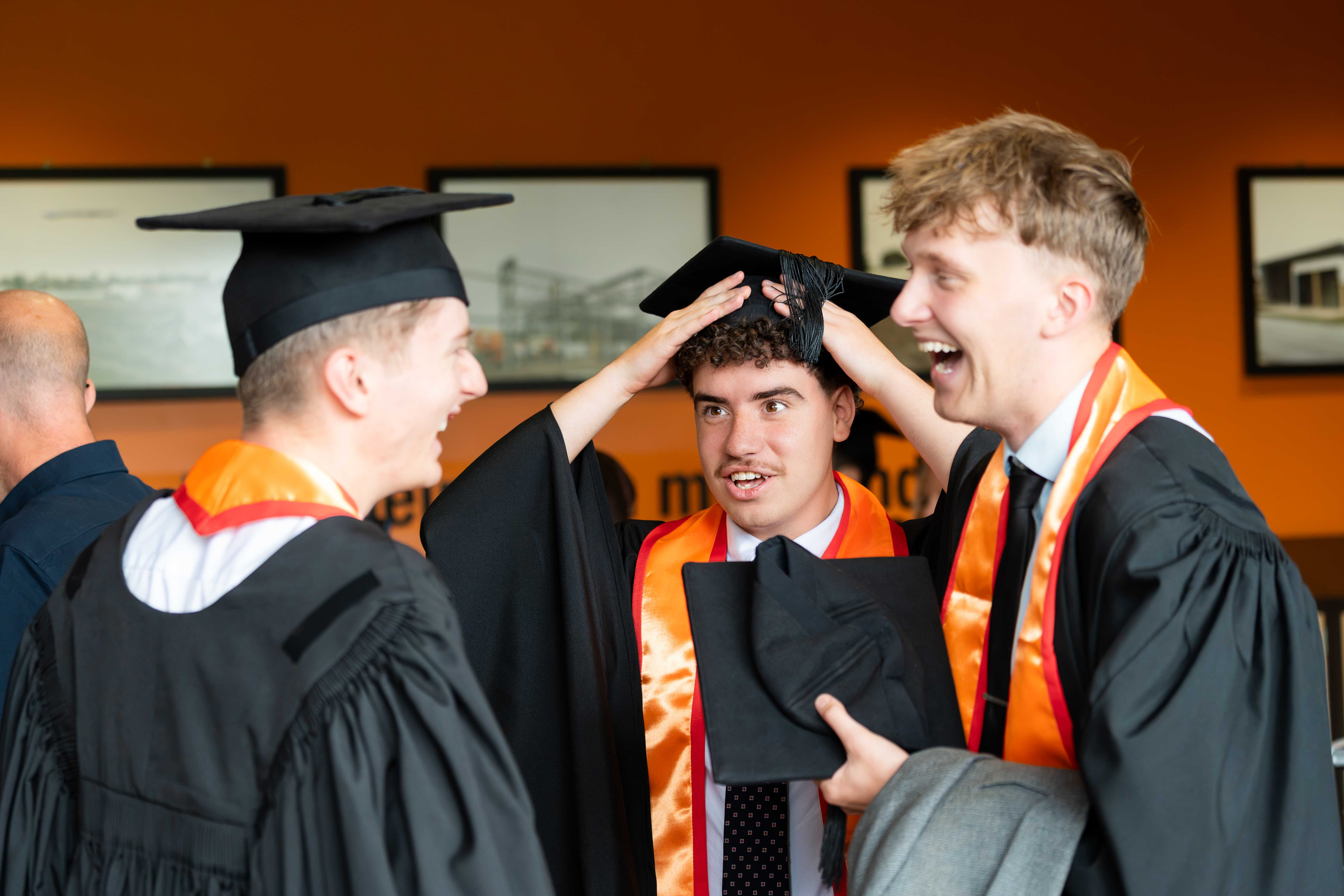 HE GRADUATION web 17