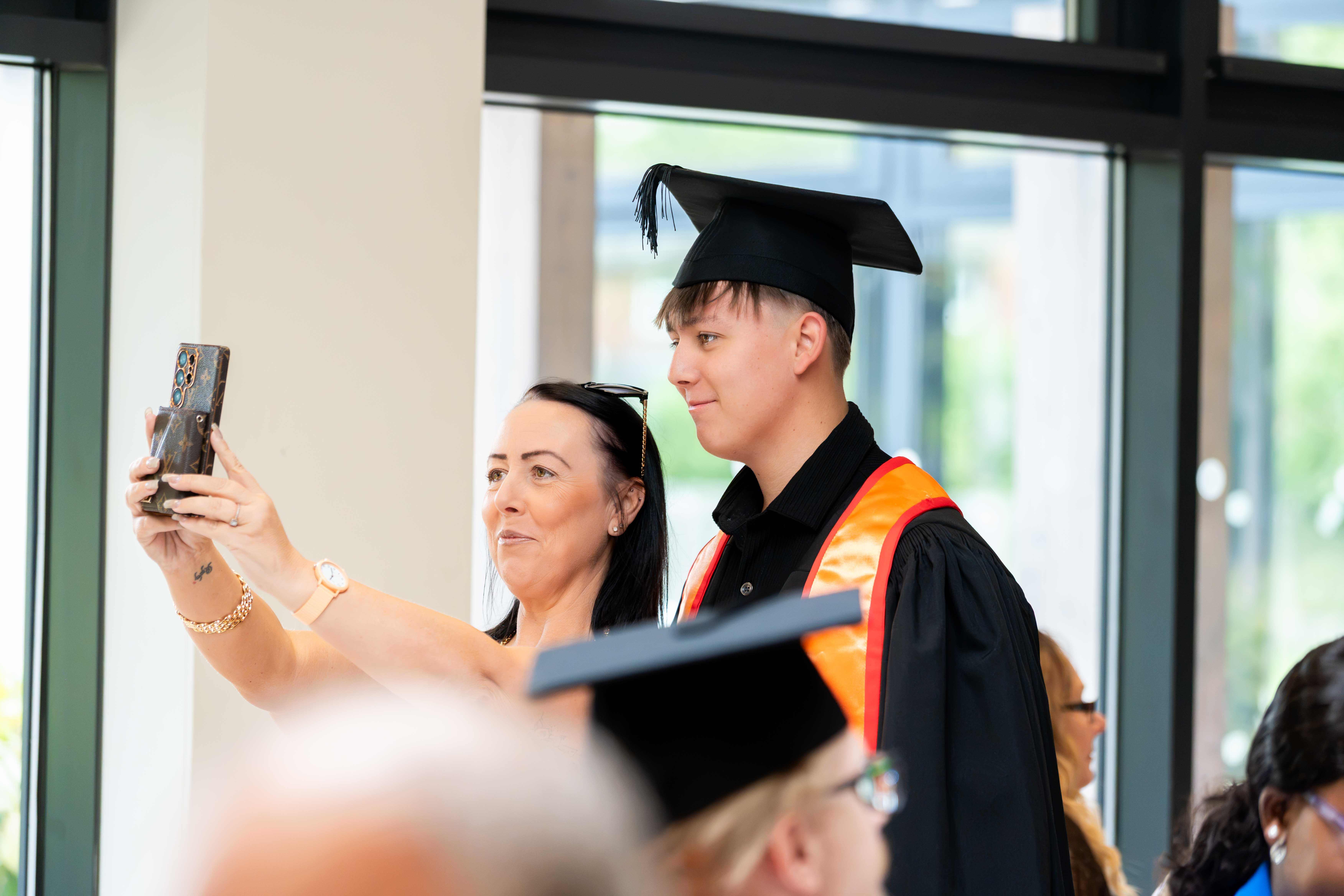 HE GRADUATION web 5