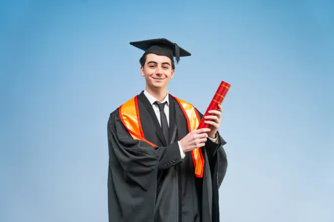 HE GRADUATION PORTRAITS 2026 4