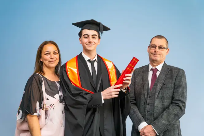 HE GRADUATION PORTRAITS 2026 5