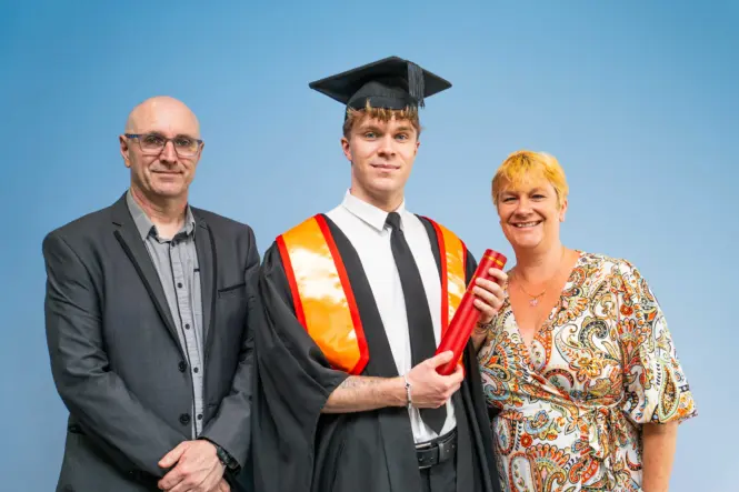 HE GRADUATION PORTRAITS 2026 9