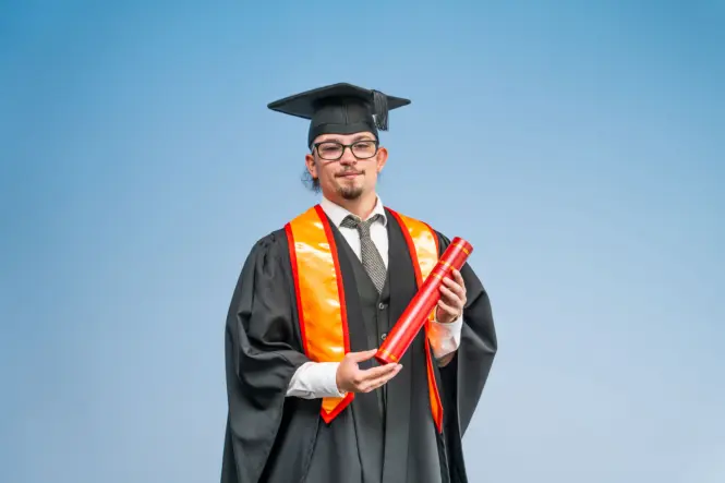 HE GRADUATION PORTRAITS 2026 10
